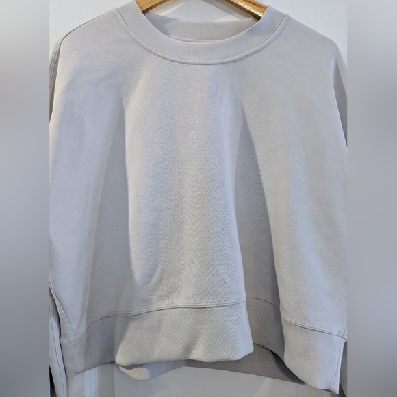 Lululemon Softstreme Perfectly Oversized Cropped Chrome Crew Sweatshirt Size 8 - Picture 4 of 14